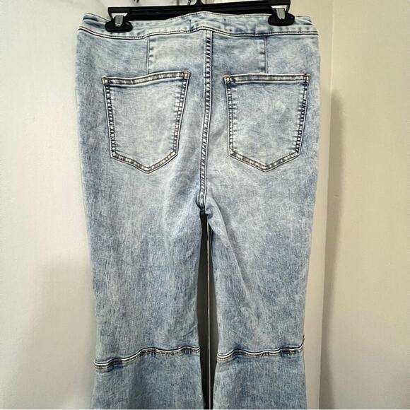 Free People Float On Indigo Marble Flare Jeans Size 28 - Picture 10 of 14